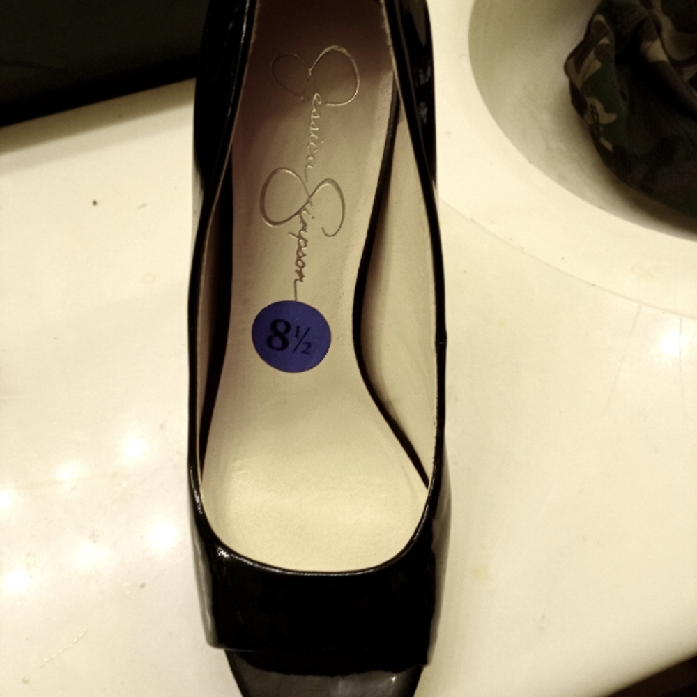 Jessica Simpson black pumps size 8